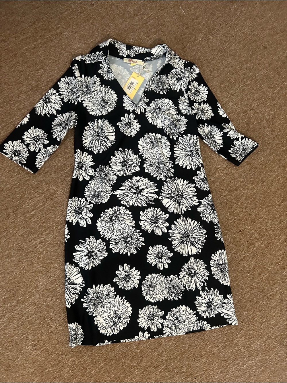 Women’s Black & White Floral V-Neck Dress